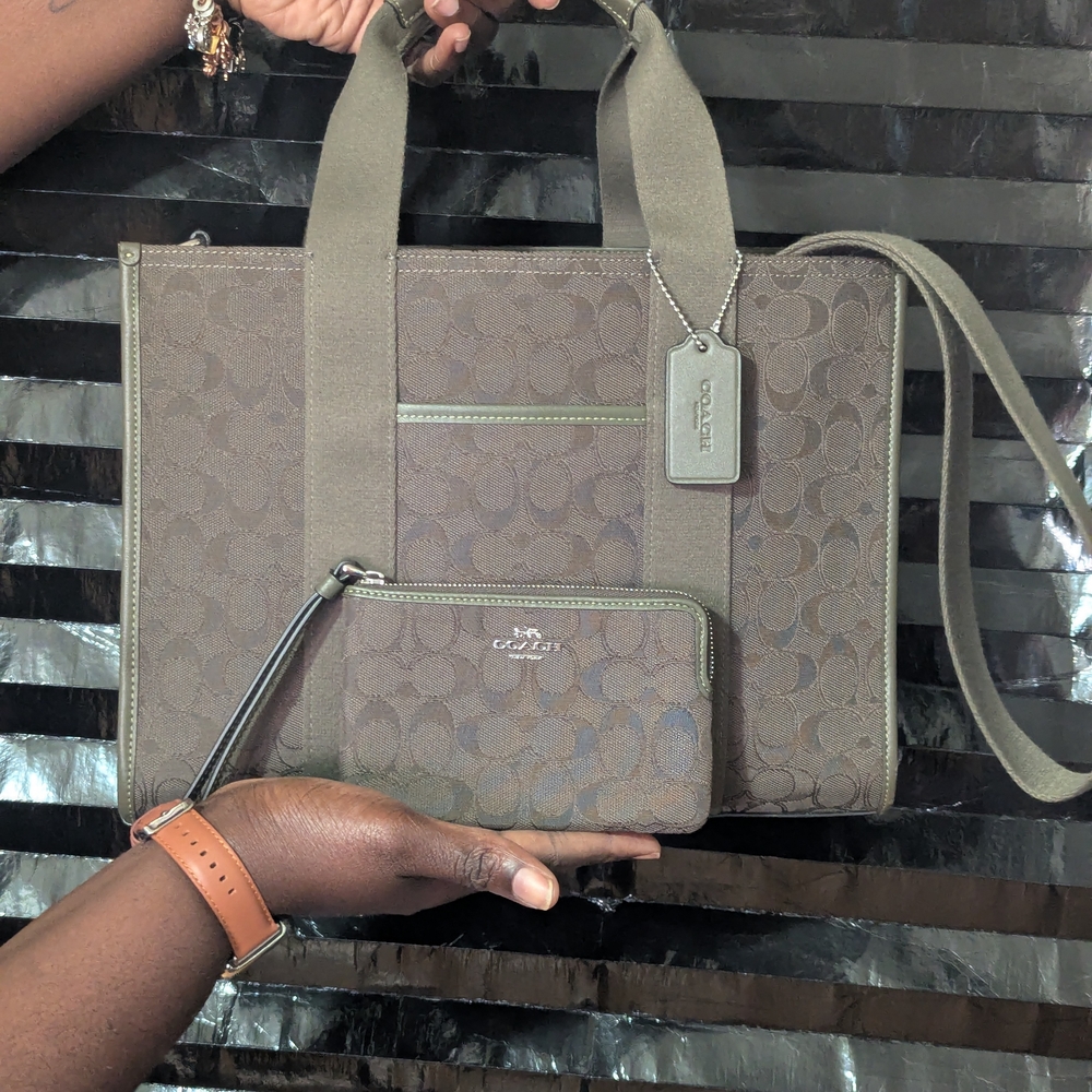 SOLD❌Coach Brown Tote and Wristlet Set